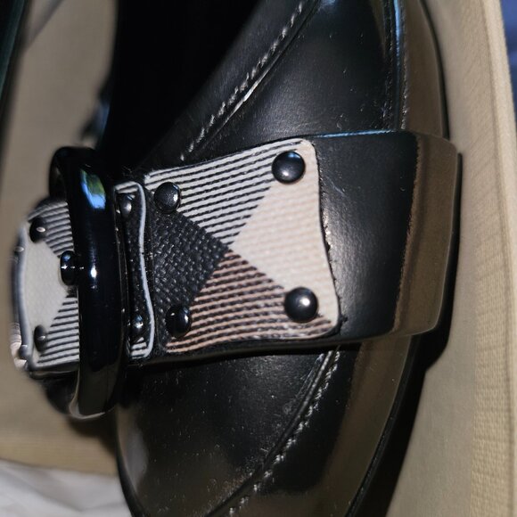 Burberry Metallic Flats with Buckle Detail. - Picture 9 of 9